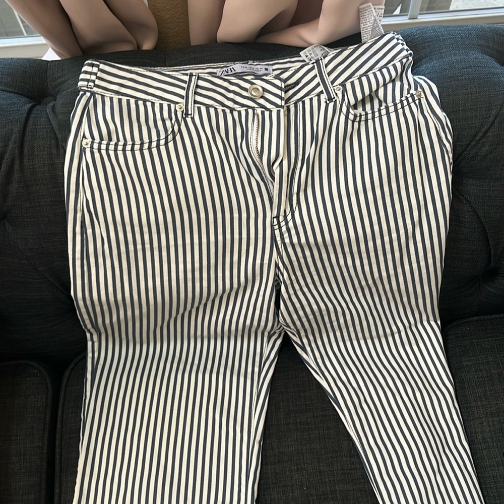 ZARA JEANS SIZE 4 BRAND NEW